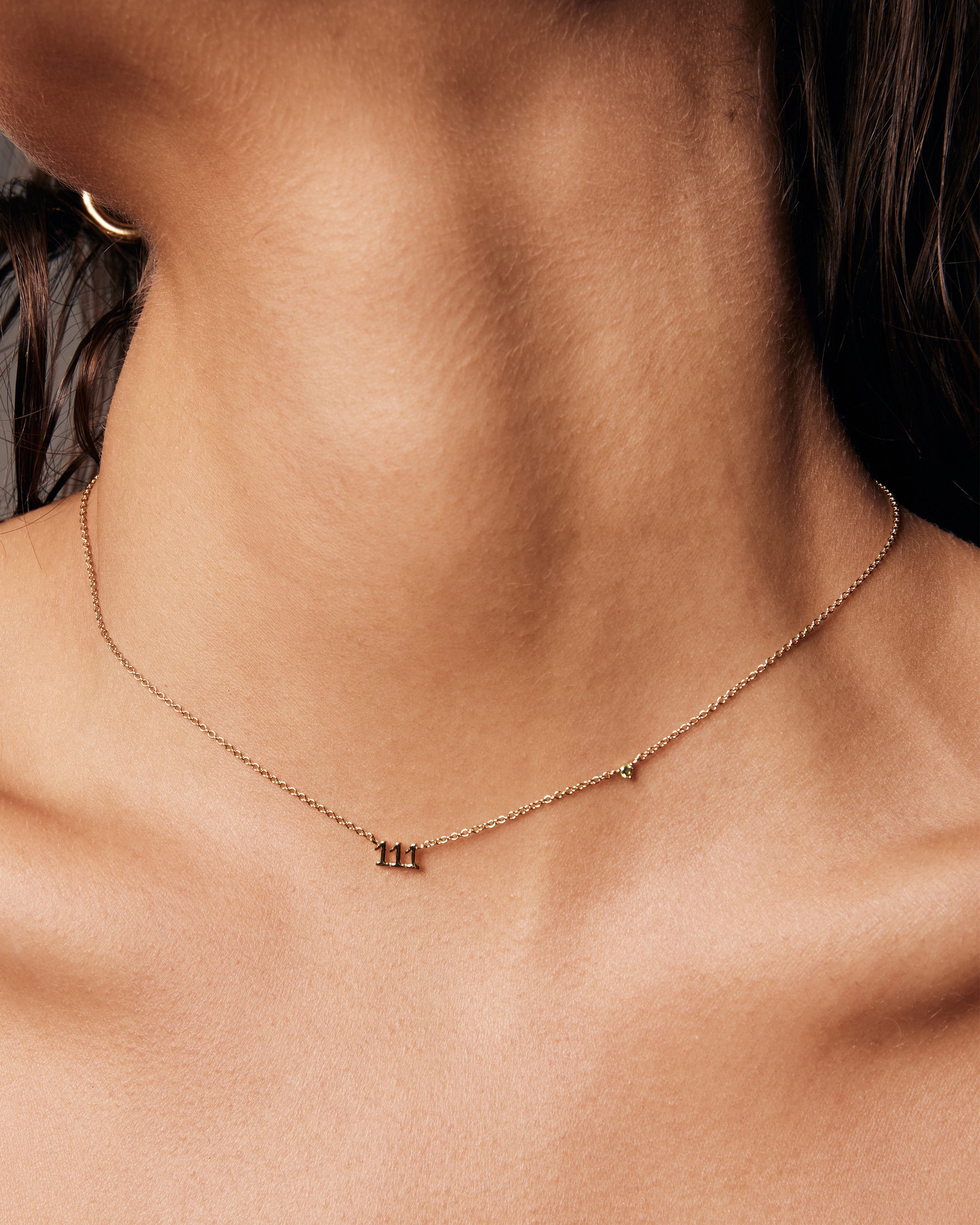 Collier ras du cou avec numéro d'ange 111